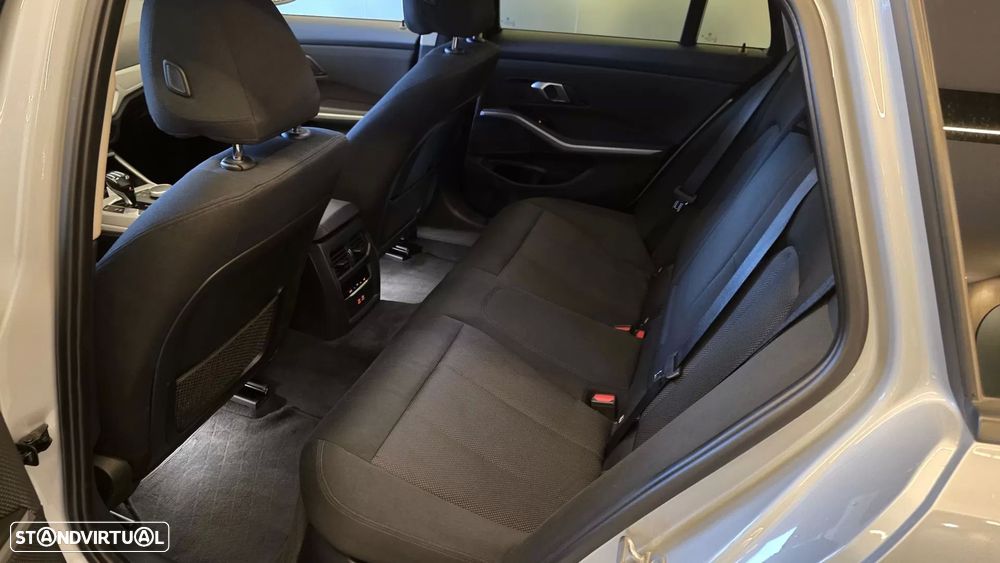 BMW 330 e Touring Corporate Edition Auto - 43