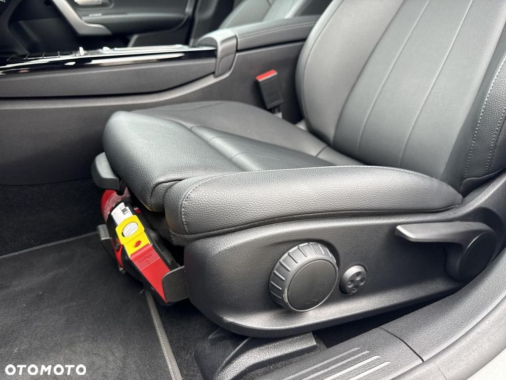 Mercedes-Benz CLA - 12