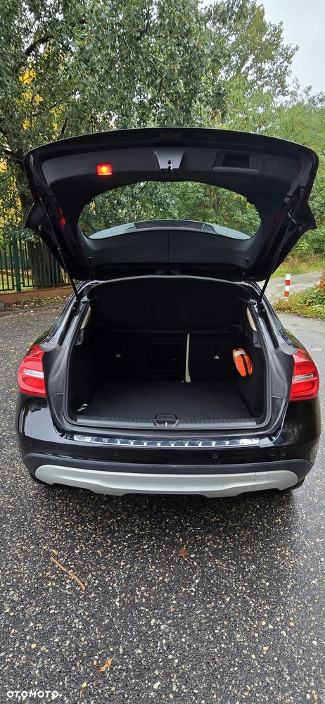 Mercedes-Benz GLA - 10