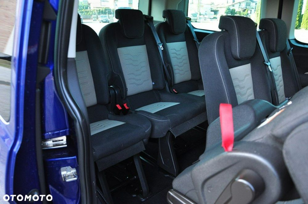 Ford Tourneo Custom - 28