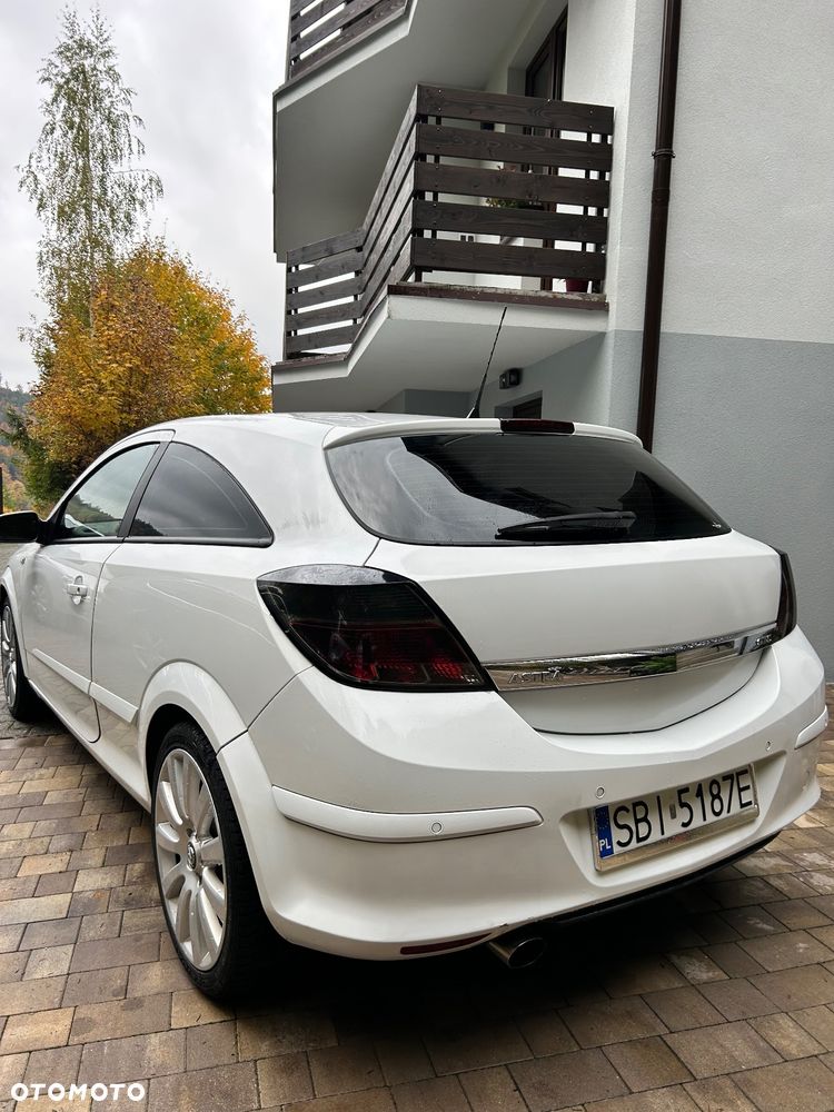 Opel Astra III GTC 1.8 Cosmo - 3