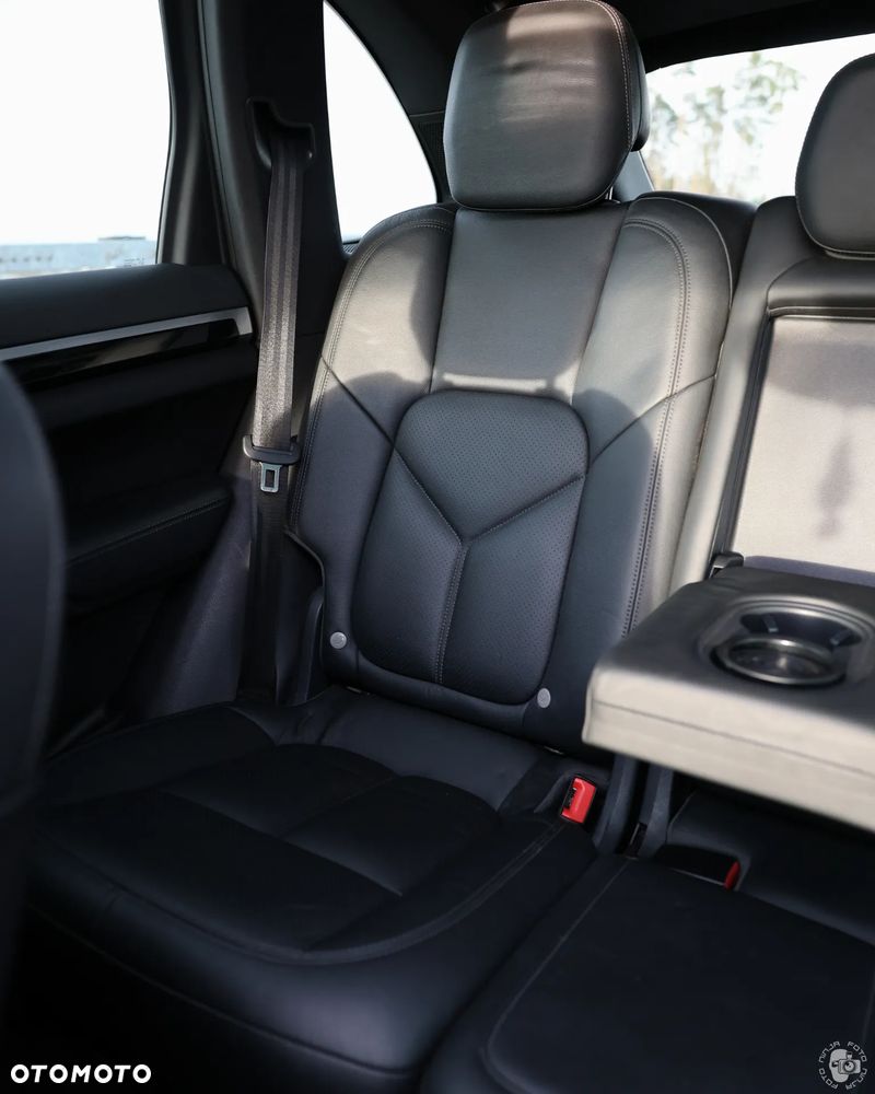 Porsche Cayenne - 32