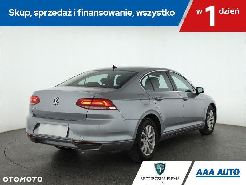 Volkswagen Passat - 7