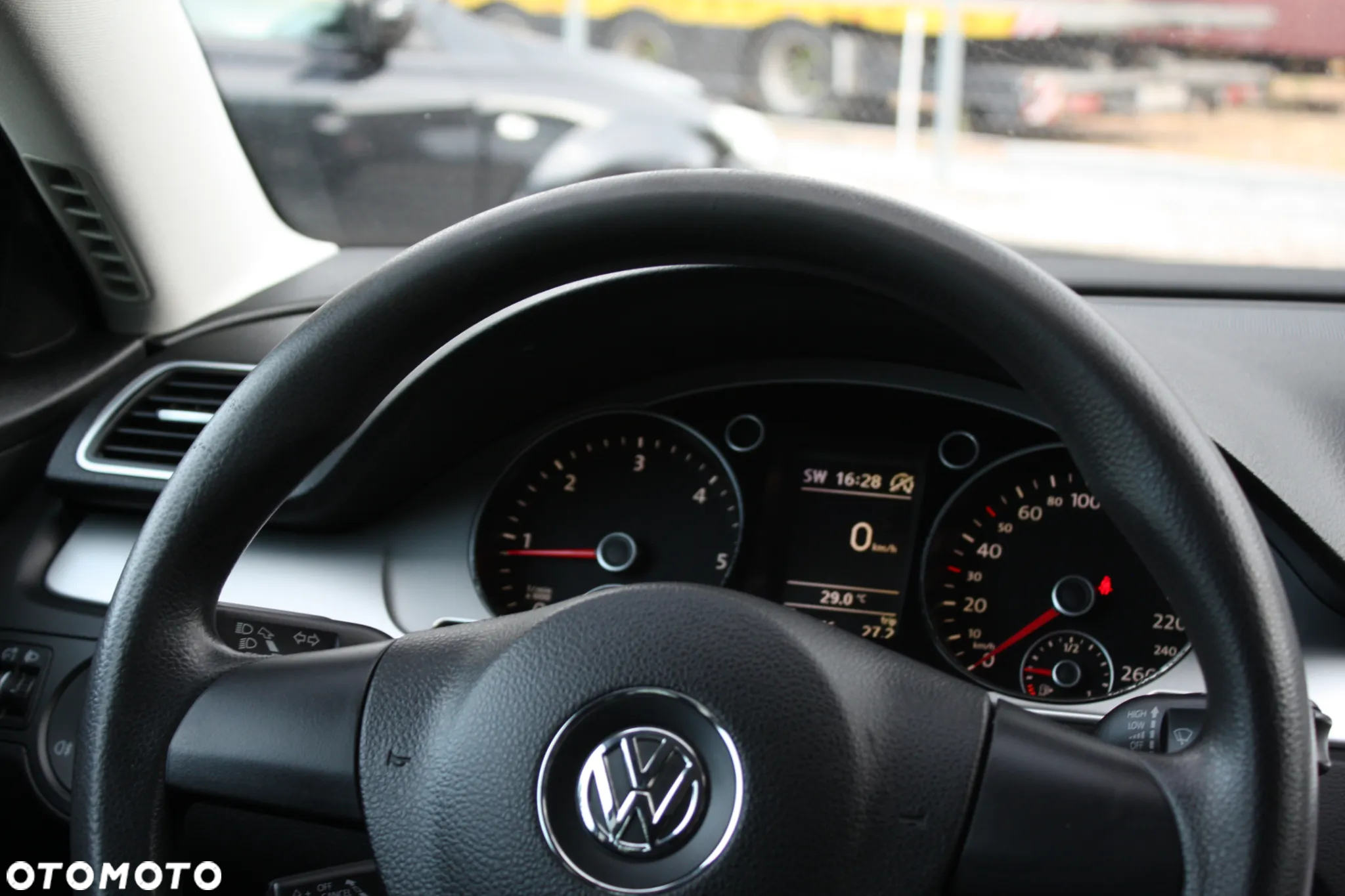 Volkswagen Passat 2.0 TDI Comfortline - 24