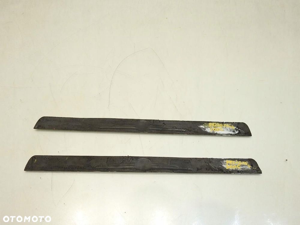 LISTWA NAKŁADKA PROGU PRZÓD CHRYSLER 300C - 4