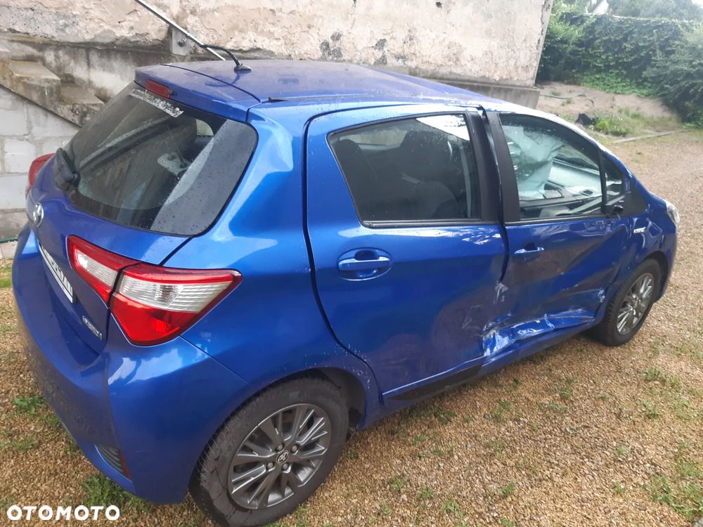 Toyota Yaris Hybrid 100 Premium - 5