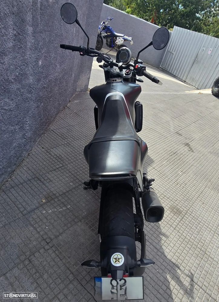 Husqvarna Svartpilen 701 - 2