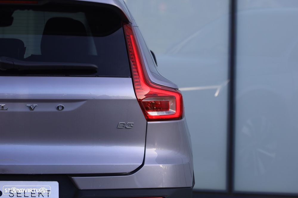 Volvo XC 40 2.0 B3 Plus Dark - 36