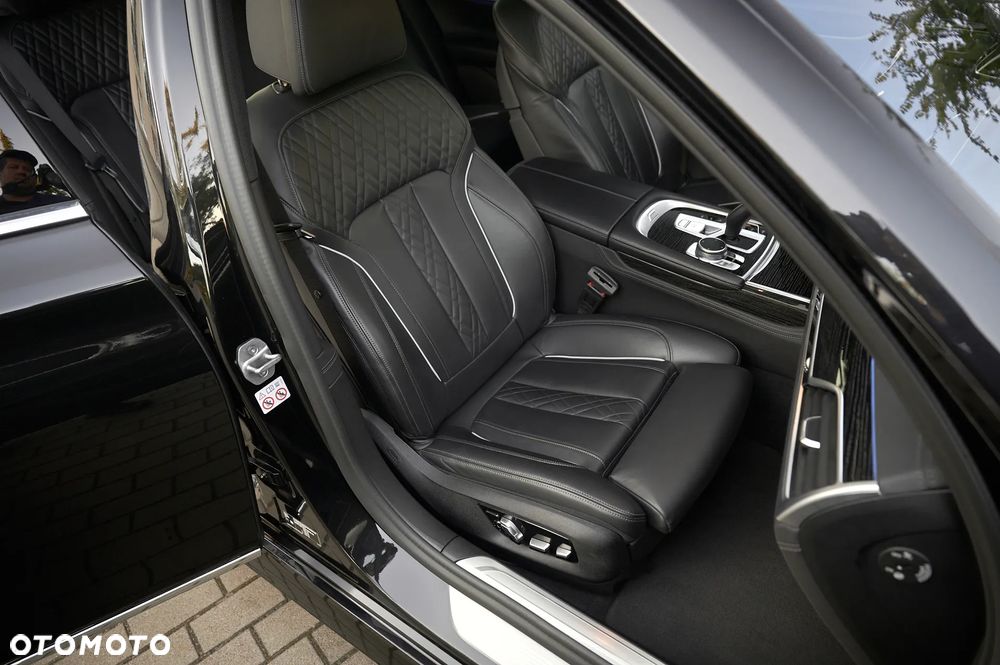 BMW Seria 7 730d xDrive mHEV - 24