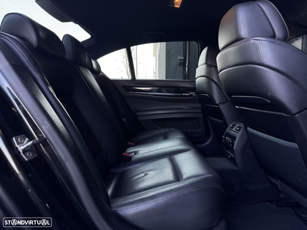 BMW 740 d xDrive Pack M - 32