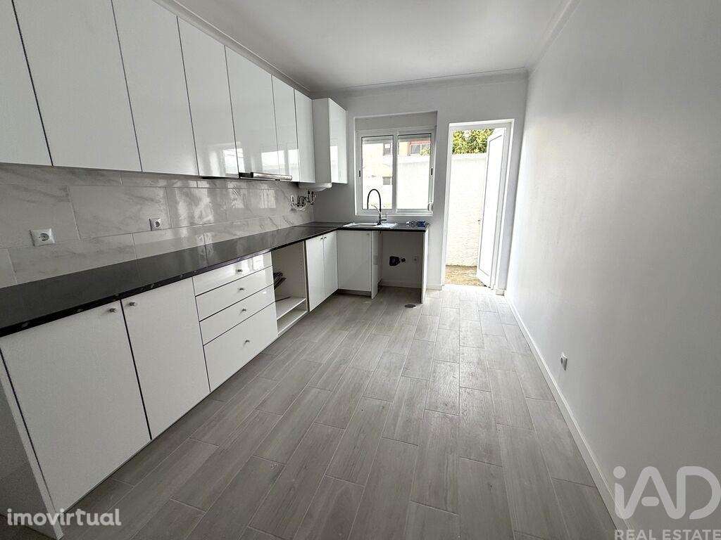 Apartamento T3 em Amora de 64,63 m2 - Grande imagem: 2/35