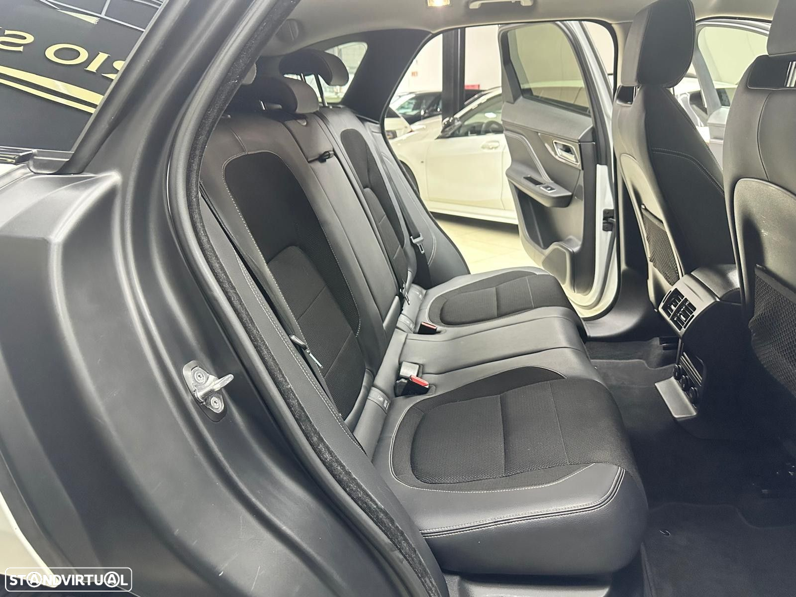 Jaguar F-Pace 2.0 i4D R-Sport AWD Aut. - 35