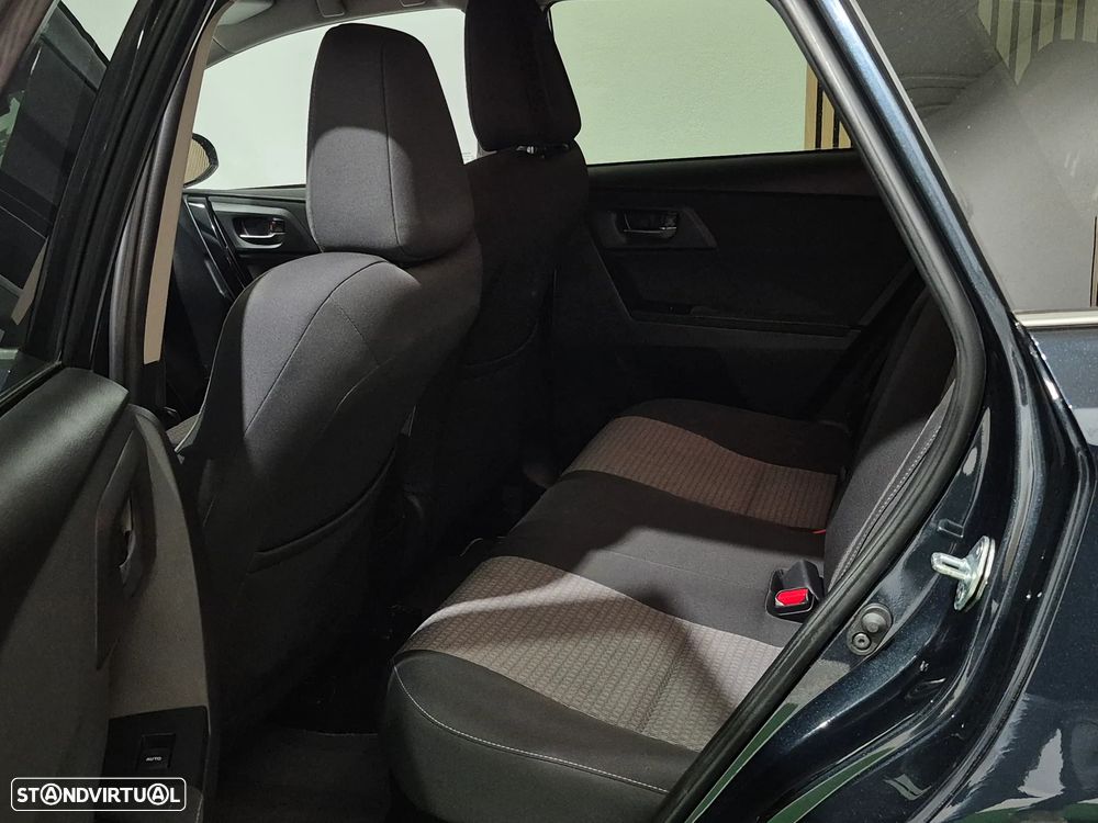 Toyota Auris Touring Sports 1.8 HSD Comfort +P.Techno+P.Sport - 28