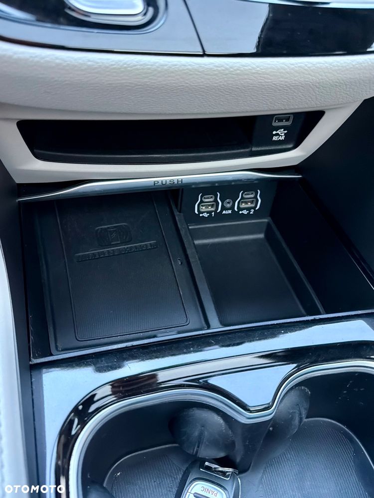 Chrysler Pacifica - 10