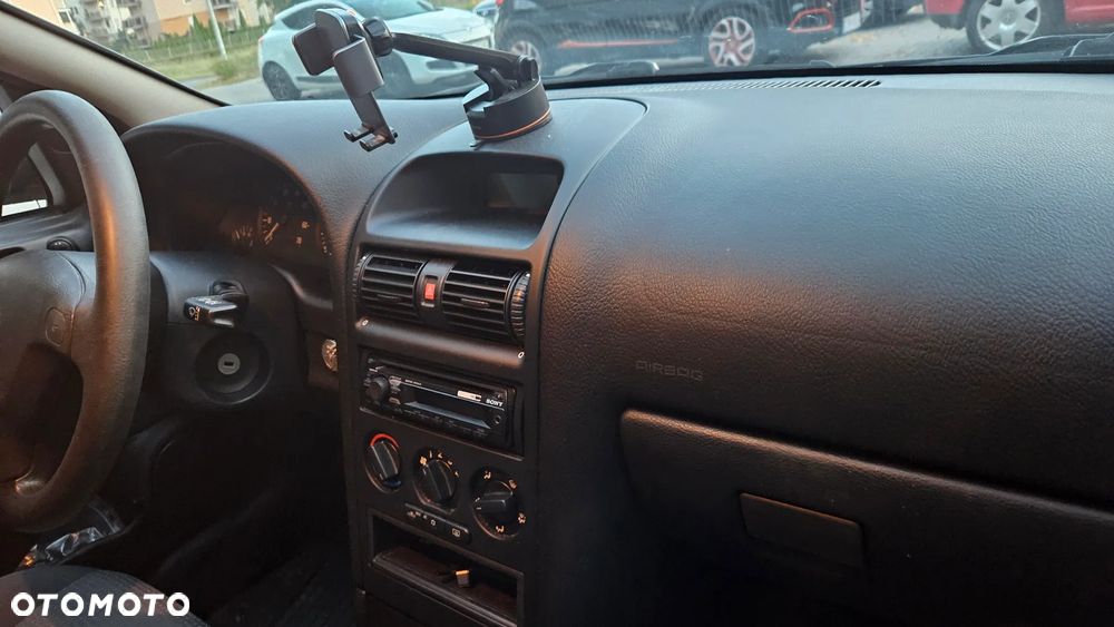 Opel Astra III 1.4 - 10