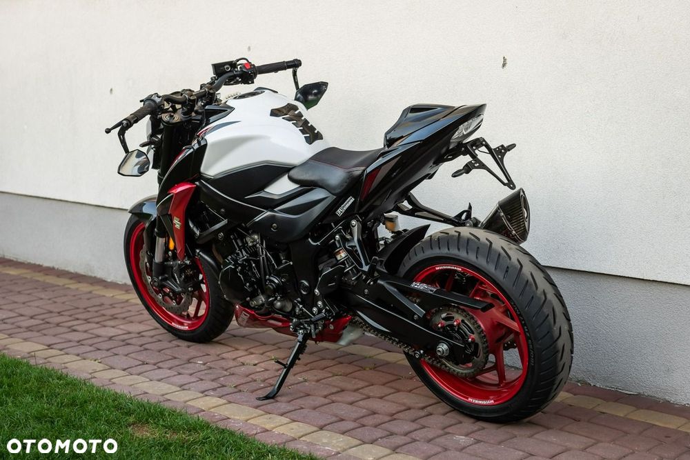 Suzuki GSX - 5