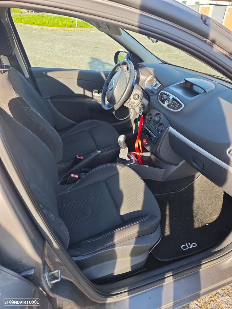 Renault Clio 1.5 dCi Dynamique S - 12