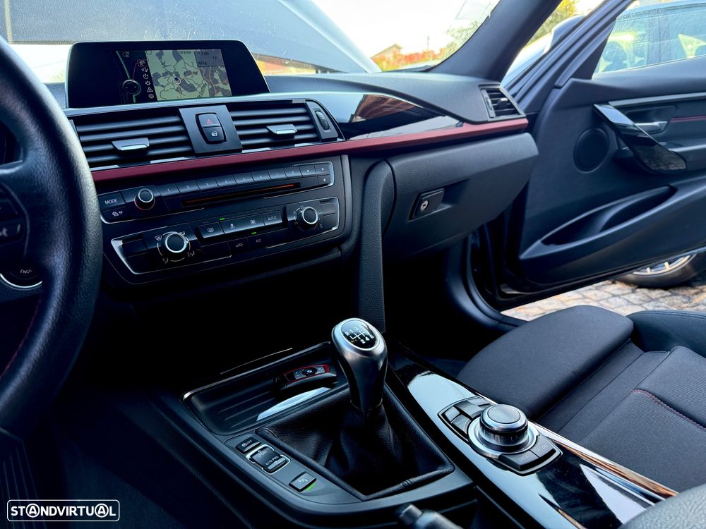 BMW 318 d Touring Line Sport - 38