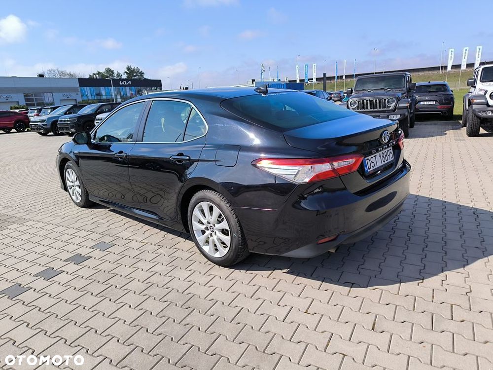 Toyota Camry - 10