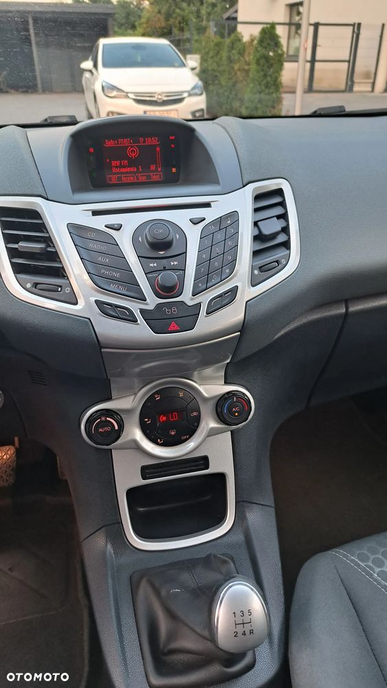 Ford Fiesta - 24