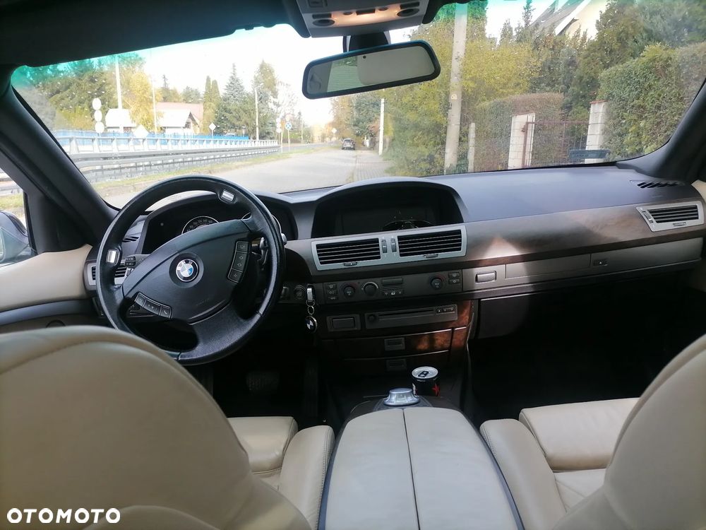 BMW Seria 7 745i L - 17