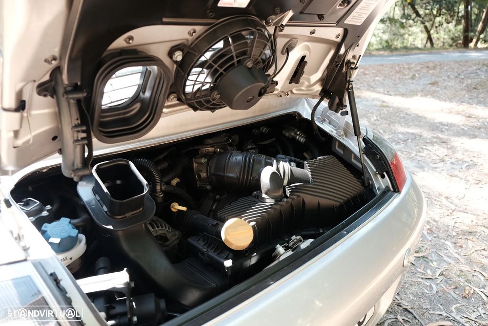 Porsche 911 (996) Carrera 4 Coupé - 32