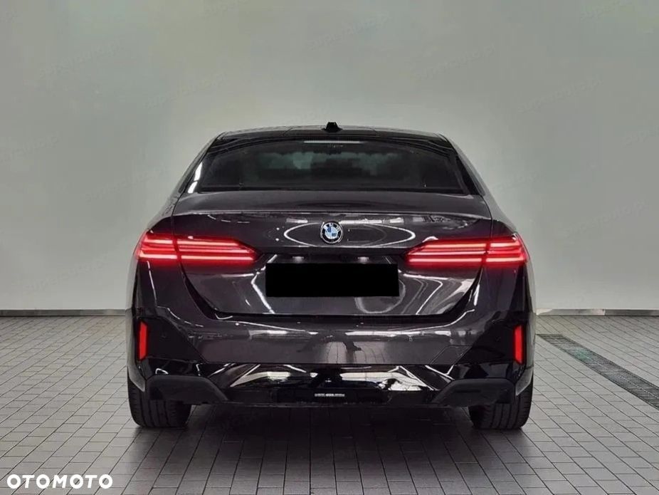 BMW Seria 5 520d xDrive mHEV M Sport - 3