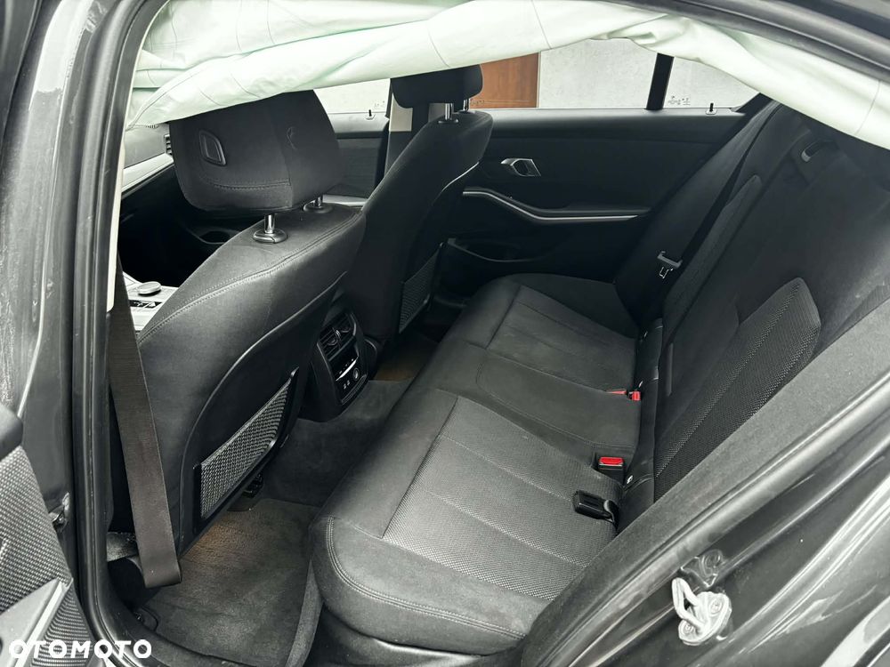 BMW Seria 3 318d Edition Luxury Line Purity - 29