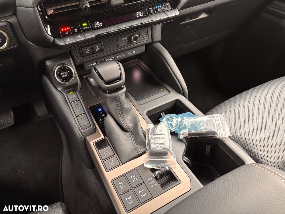 Toyota Land Cruiser 250 2.8l D-4D 204 CP MHEV A/T 7 locuri Luxury - 21