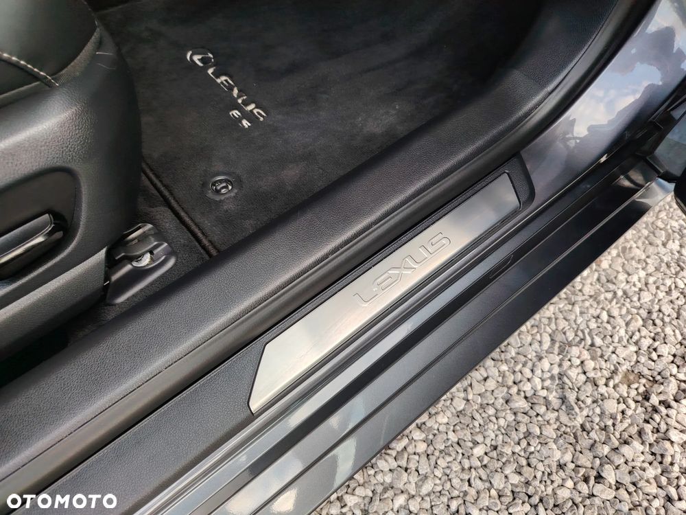 Lexus ES 300h Business Edition - 28