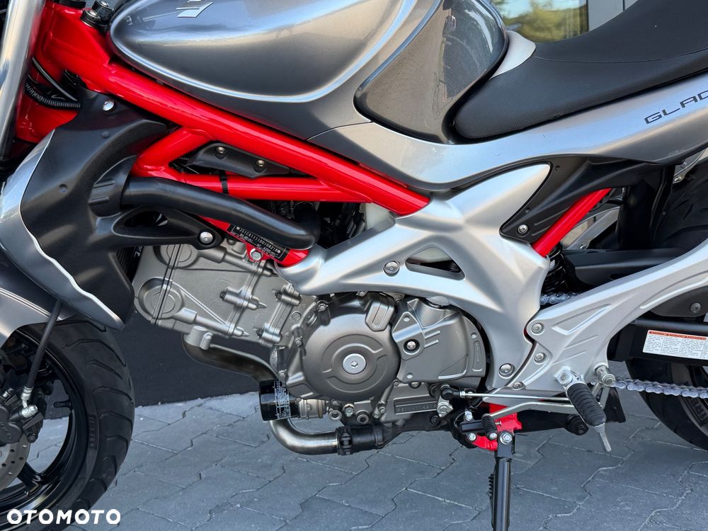Suzuki Gladius - 32