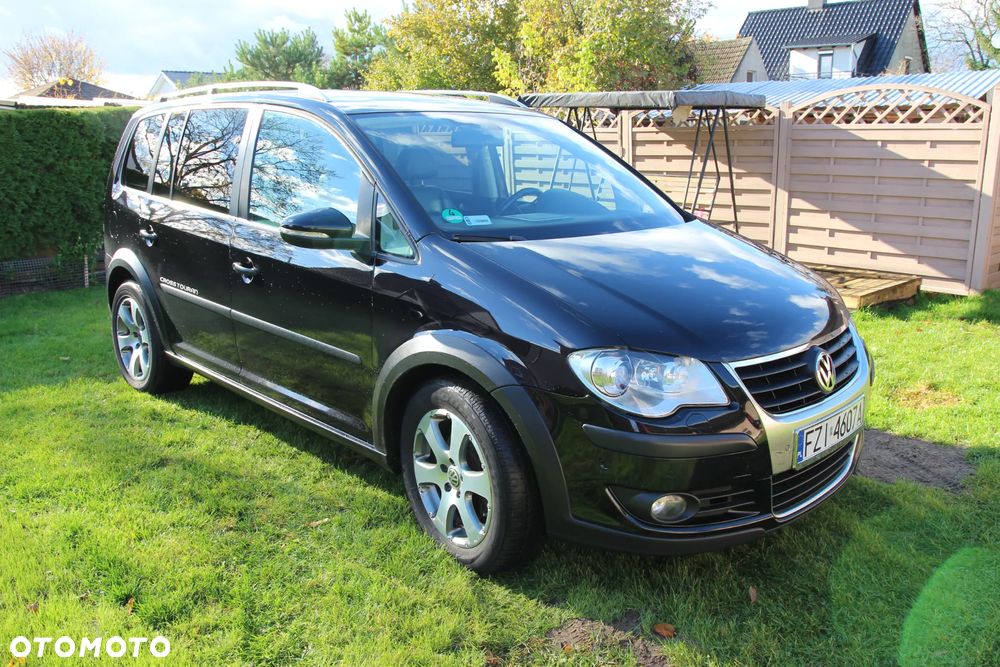 Volkswagen Touran 2.0 TDI DPF Cross DSG - 3