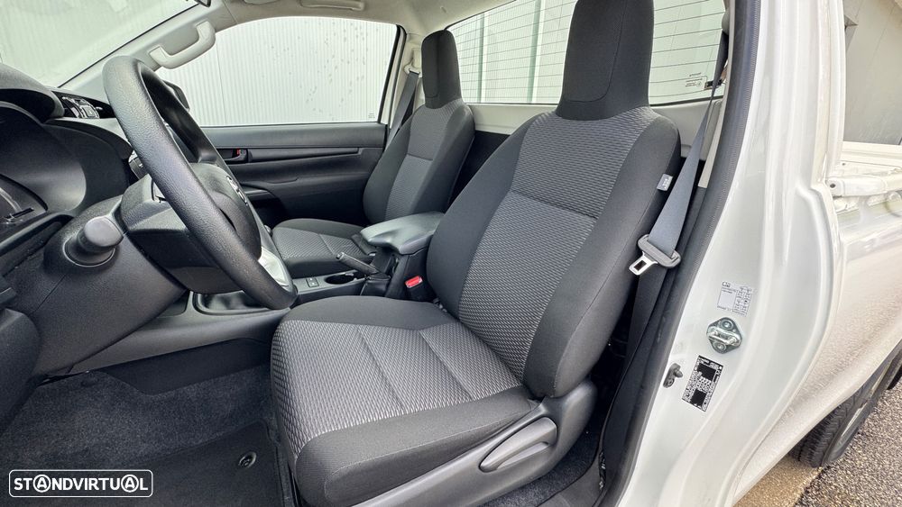 Toyota Hilux 2.4 D-4D 4X4 - 16