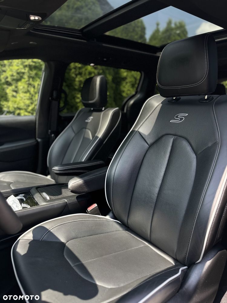 Chrysler Pacifica - 26