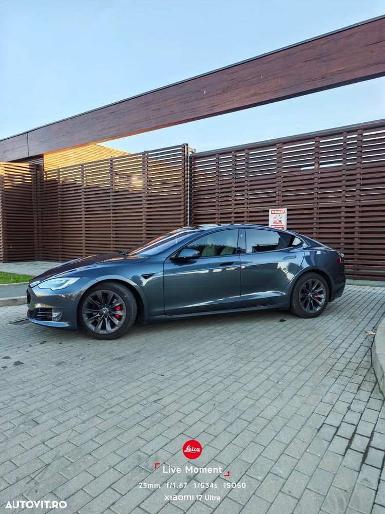 Tesla Model S - 3