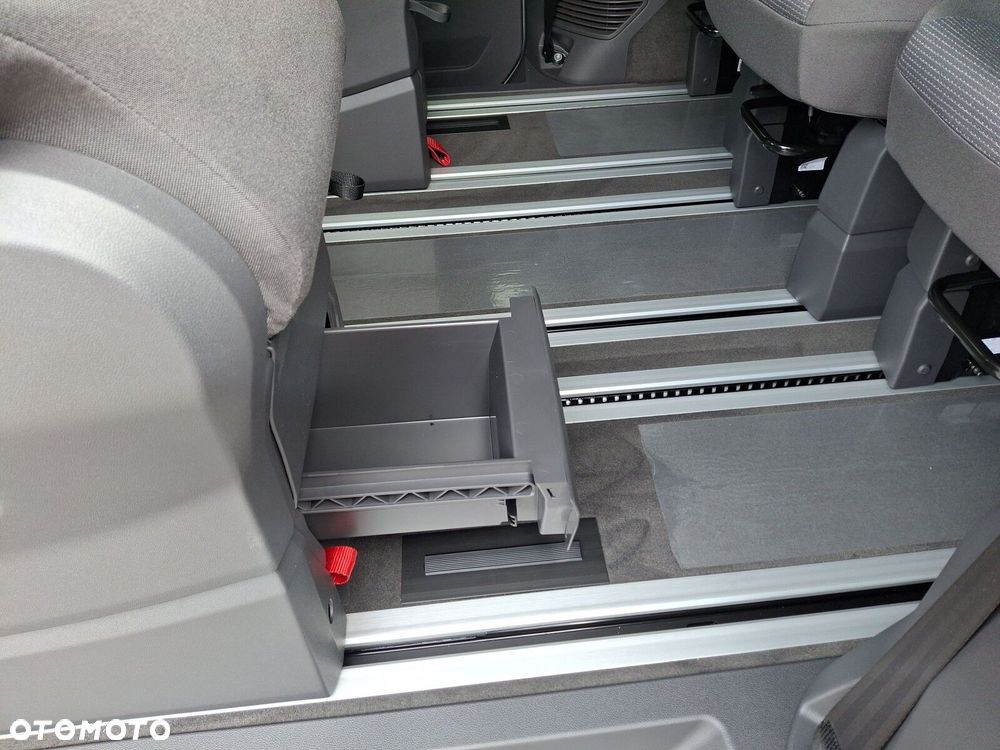 Volkswagen Multivan - 24
