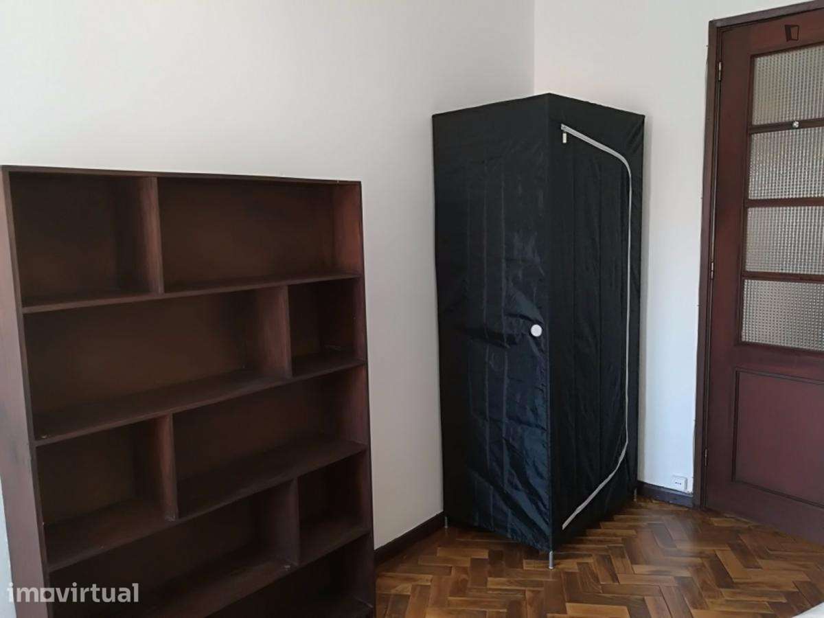 Quarto - localizado em Mafamude Porto - Grande imagem: 4/27