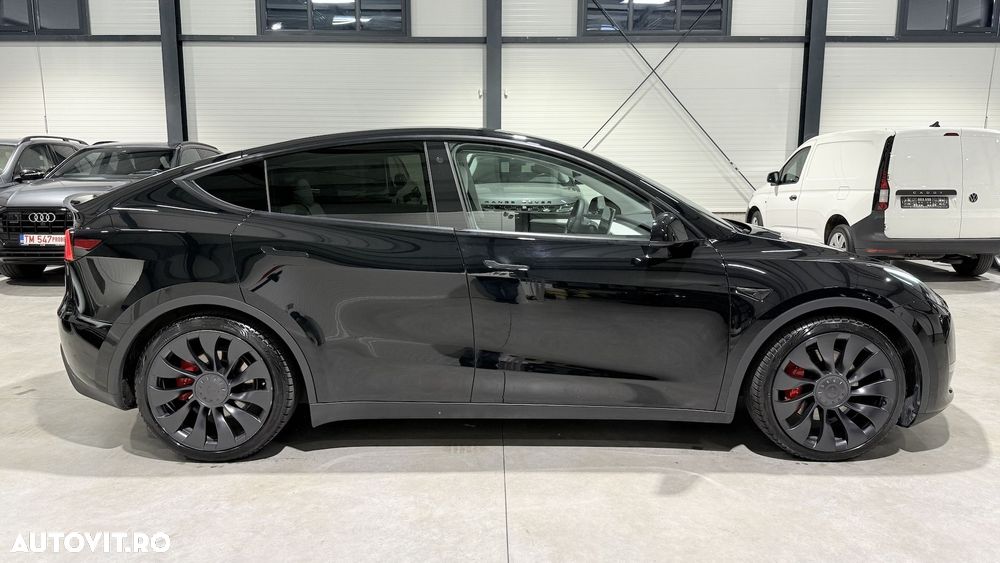 Tesla Model Y Performance Dual Motor AWD - 16