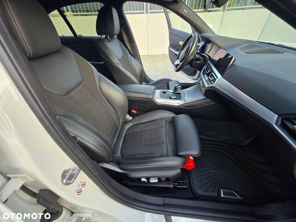 BMW Seria 3 318i Sport Line - 15