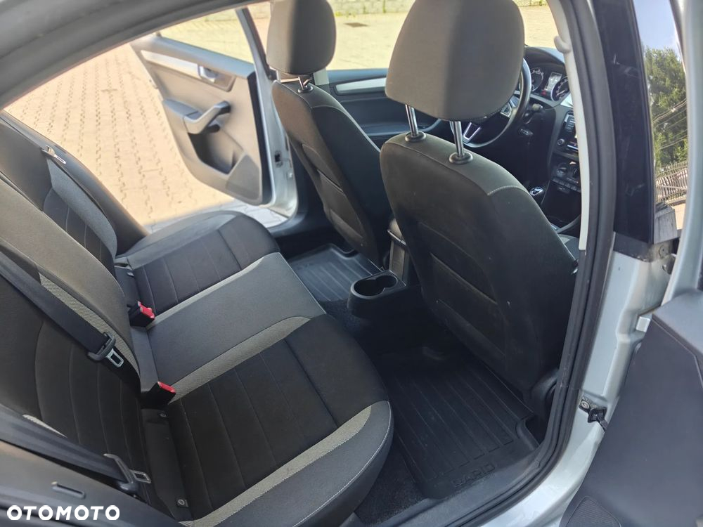 Skoda RAPID 1.0 TSI Active - 19