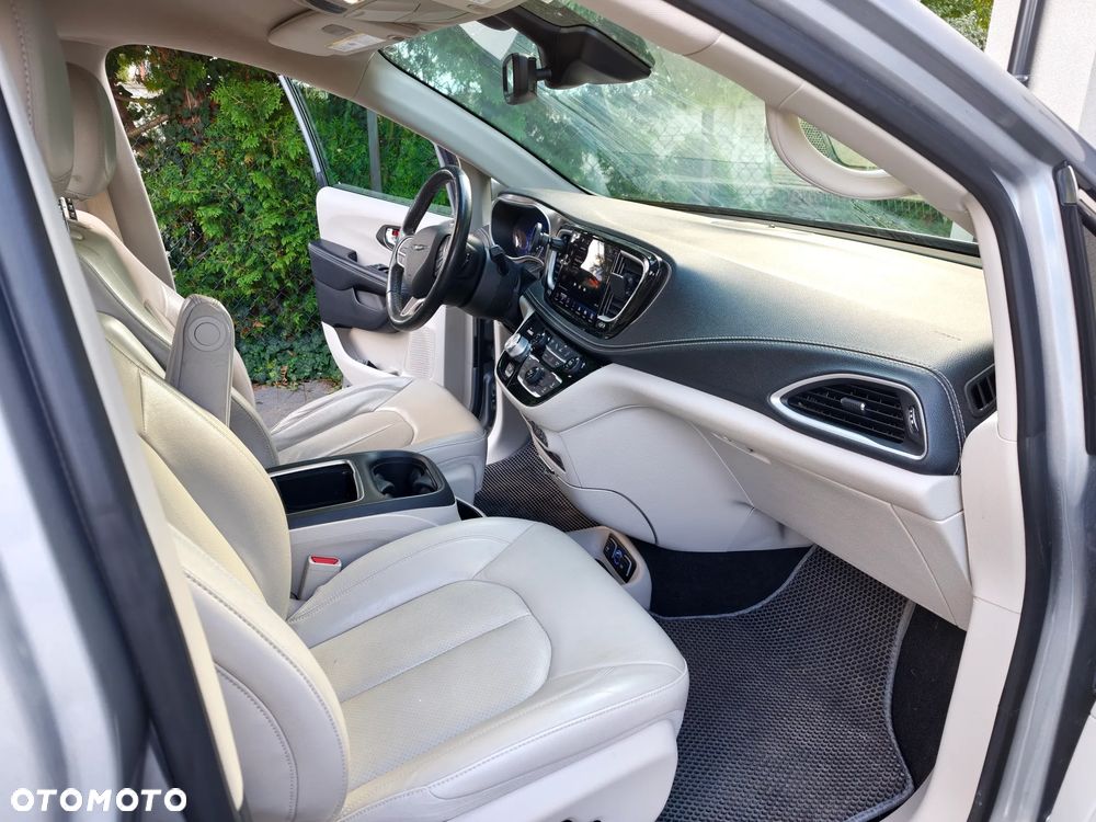 Chrysler Pacifica - 16