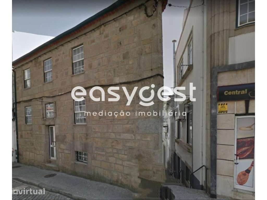 Prédio comercial com 3 Pisos renovado em zona central em Gouveia - Grande imagem: 2/2