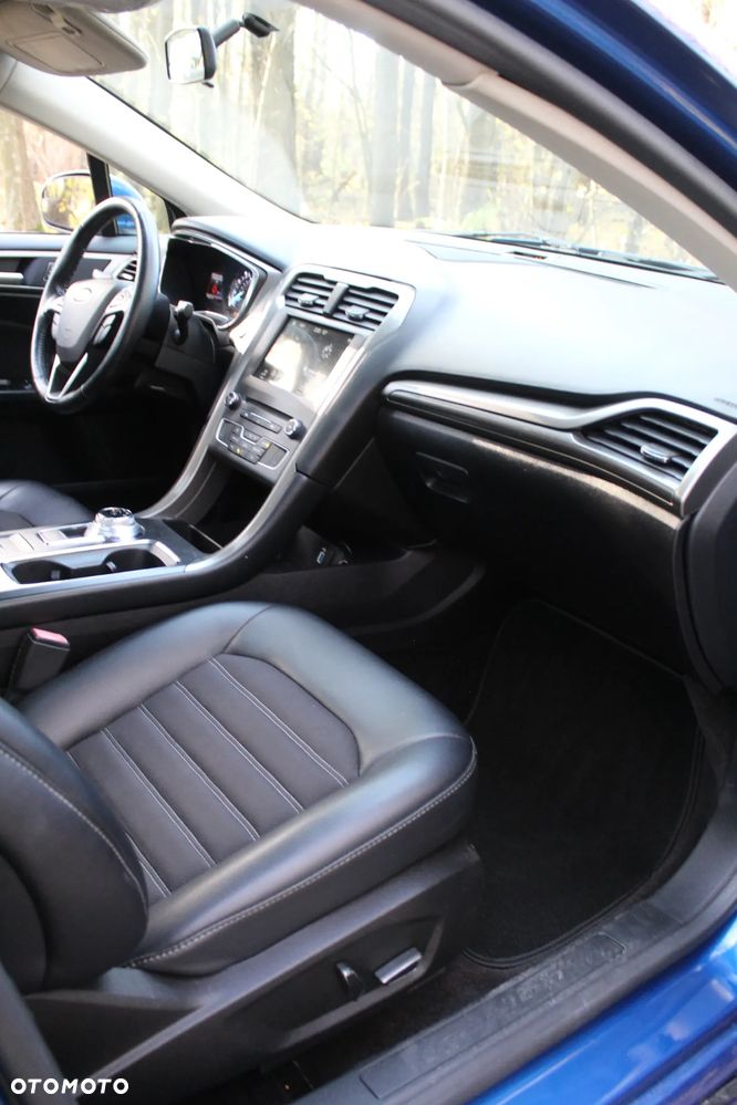 Ford Fusion - 23