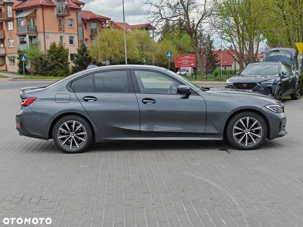 BMW Seria 3 320d Sport Line - 8