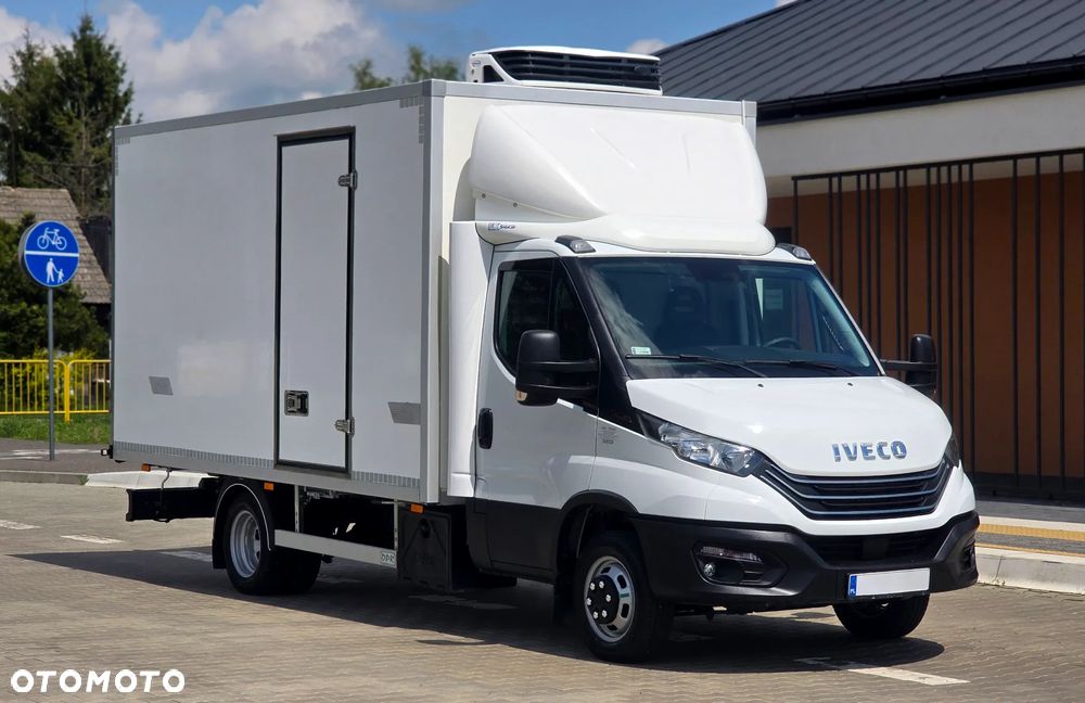Iveco ❗️❗️DAILY 3.0 180Km 50C18 JAK NOWY ❗️❗️NOWY MODEL / ZABUDOWA 8 PALET DPR / CHŁODNIA MROŹNIA -32 +32 / ZASILANIE 230V / PIERWSZY WŁASCICIEL / NAVI / KAMERA COFANIA / TEMPOMAT / BLIŹNIAKI / GRUBA SCIANKA / AGREGAT CARRIER XARIOS 350 / WERSJA WZMOCNIONA / SERWIS ASO / SALON POLSKA / LIFT❗❗ JAK Z SALONU - NOWY -❗❗ - 2