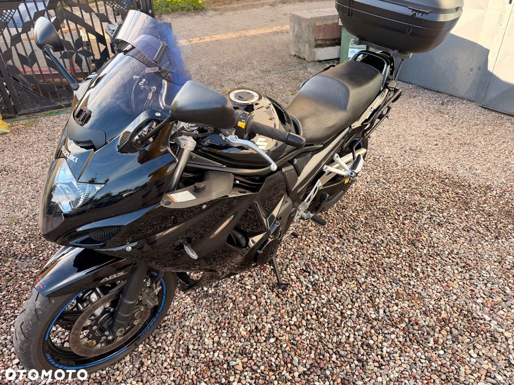 Suzuki GSX - 18