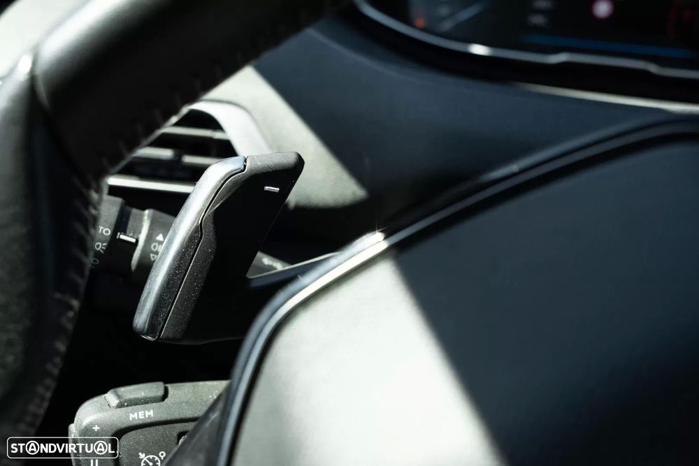 Peugeot 5008 1.2 PureTech Allure Pack EAT8 - 19