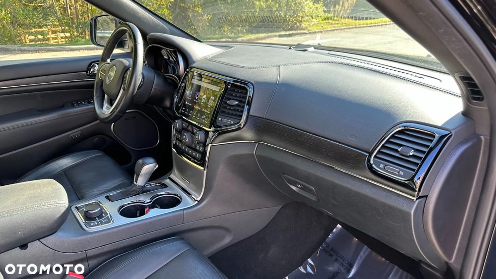 Jeep Grand Cherokee - 22