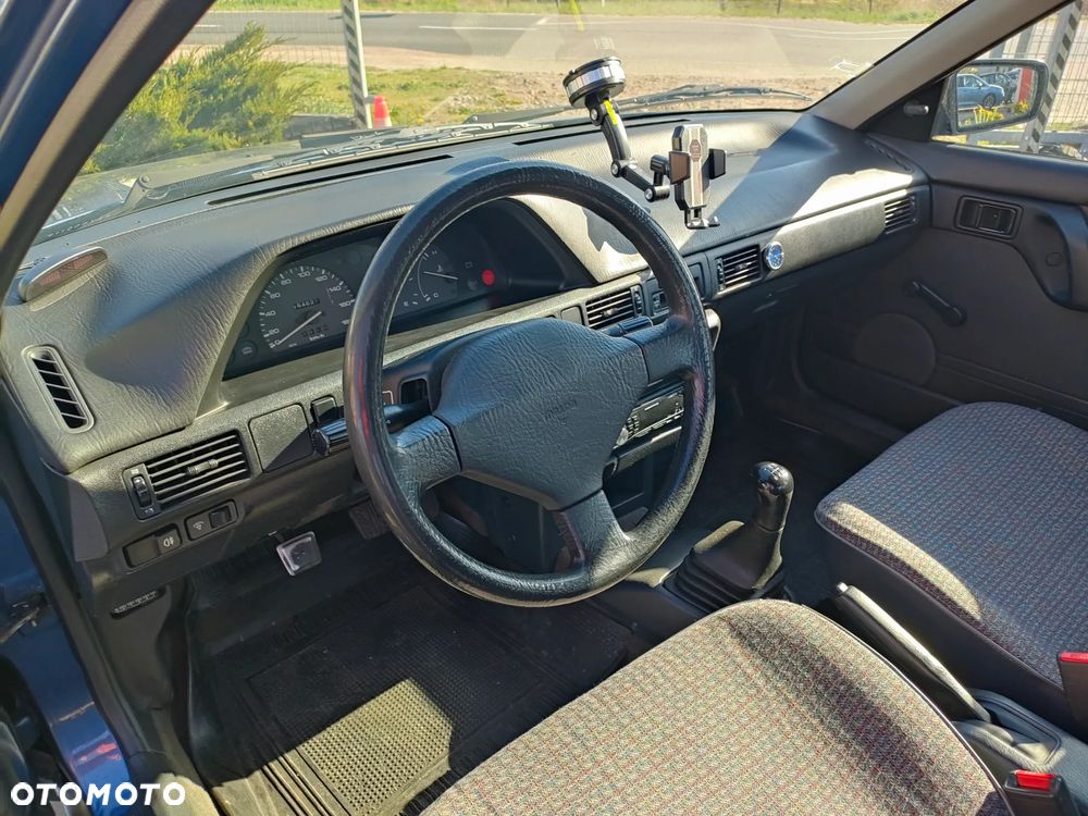 Mazda 323 - 18