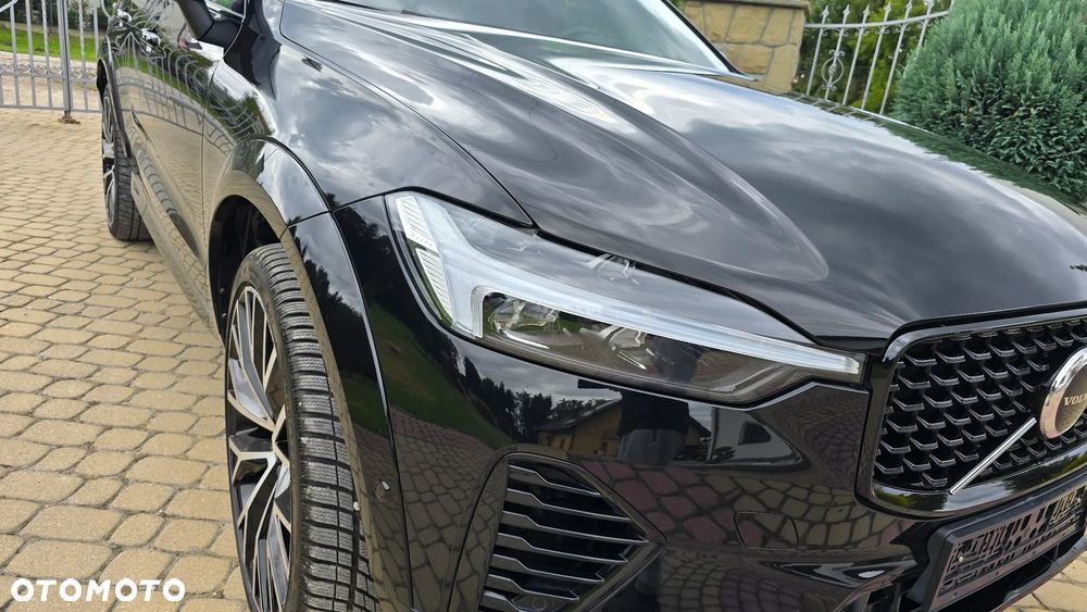 Volvo XC 60 T6 Plug-In Hybrid AWD Ultra Dark - 4